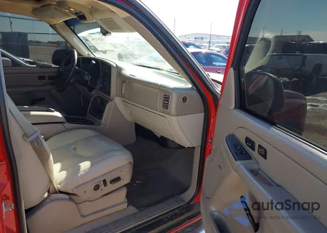 2005 Chevrolet Avalanche 1500 Z66 из США, поврежденный, VIN 3GNEC12Z45G226924